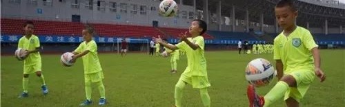  青少年篮球训练营，百名新苗开启特训