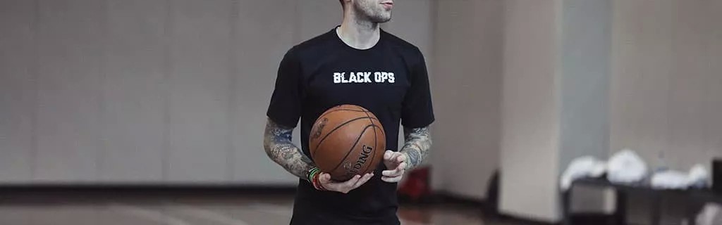  残疾人篮球锦标赛，运动员拼搏精神感人