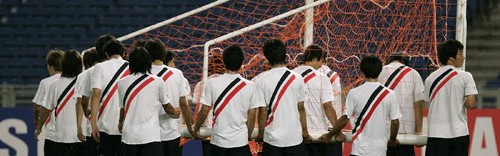  赛前训练开放日，球迷零距离接触球星