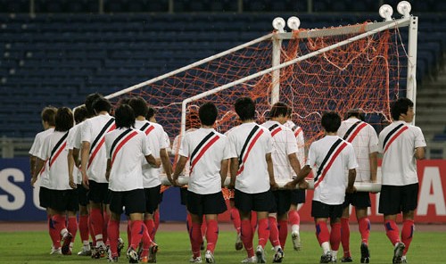  赛前训练开放日，球迷零距离接触球星