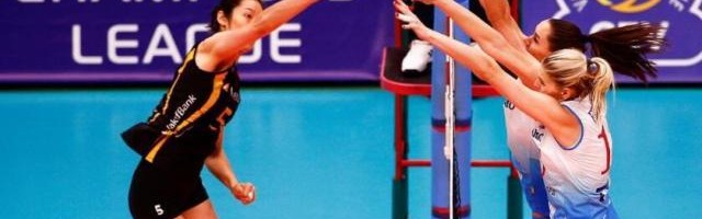  鲍里妮化解赛点逆转晋级次轮