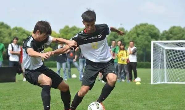  草根足球遍地开花，全民参与热情高涨