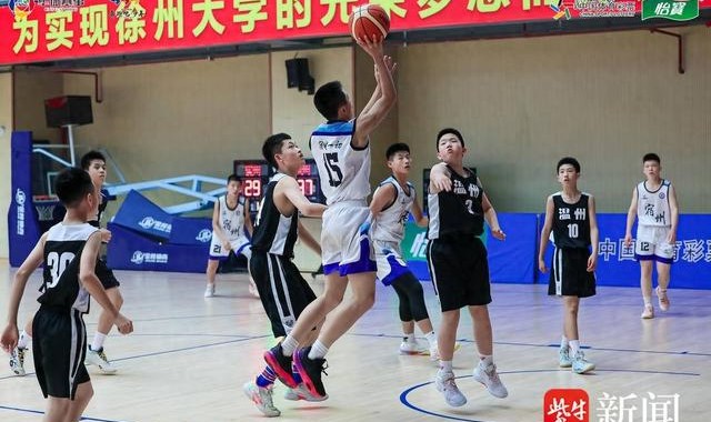  青少年篮球联赛开幕，青春风暴席卷赛场