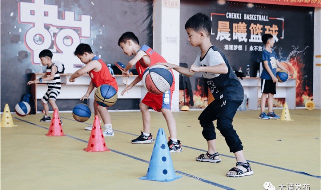  篮球公益行点燃山区孩童梦想