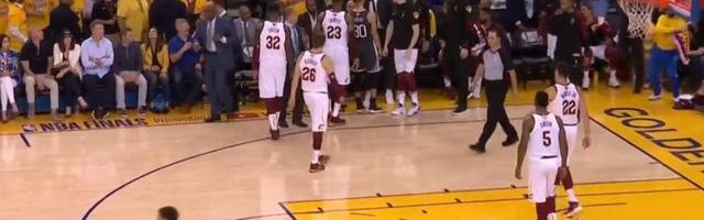  老将压哨三分绝杀，主场球迷陷入沸腾