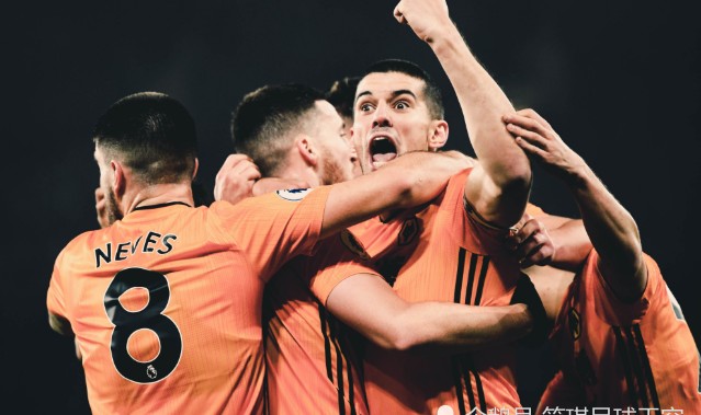  英超黑马逆袭登顶，传统豪强面临挑战  