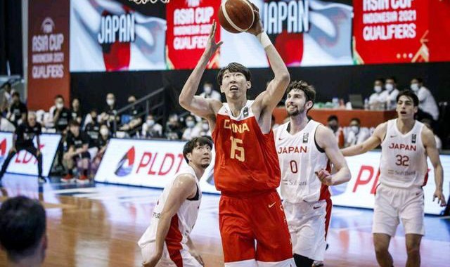  男篮亚洲杯预选赛，中国队完胜伊朗