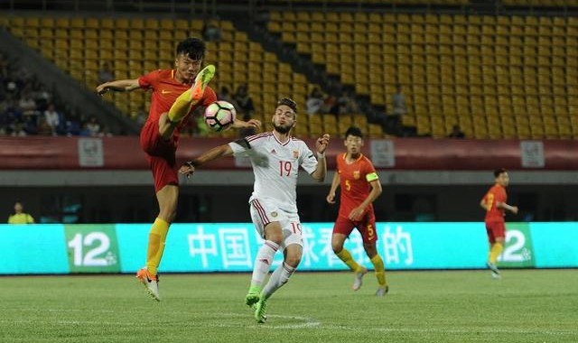  网坛新星闪耀赛场，青春风暴席卷大满贯