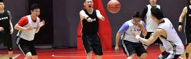  篮球跨界合作频现，品牌联名引领潮流