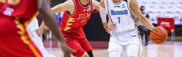  篮坛巨星闪耀全场率队豪取连胜