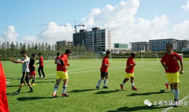  足球城德比万人空巷，城市荣耀在此一战