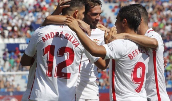  国际米兰锋线火热，大胜对手巩固榜首  