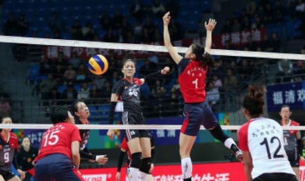  智能发球机器人亮相巡回赛，陪练效率提升三倍