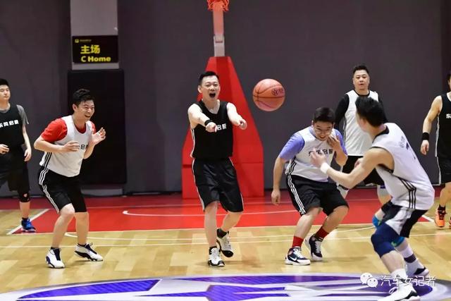  篮球跨界合作频现，品牌联名引领潮流